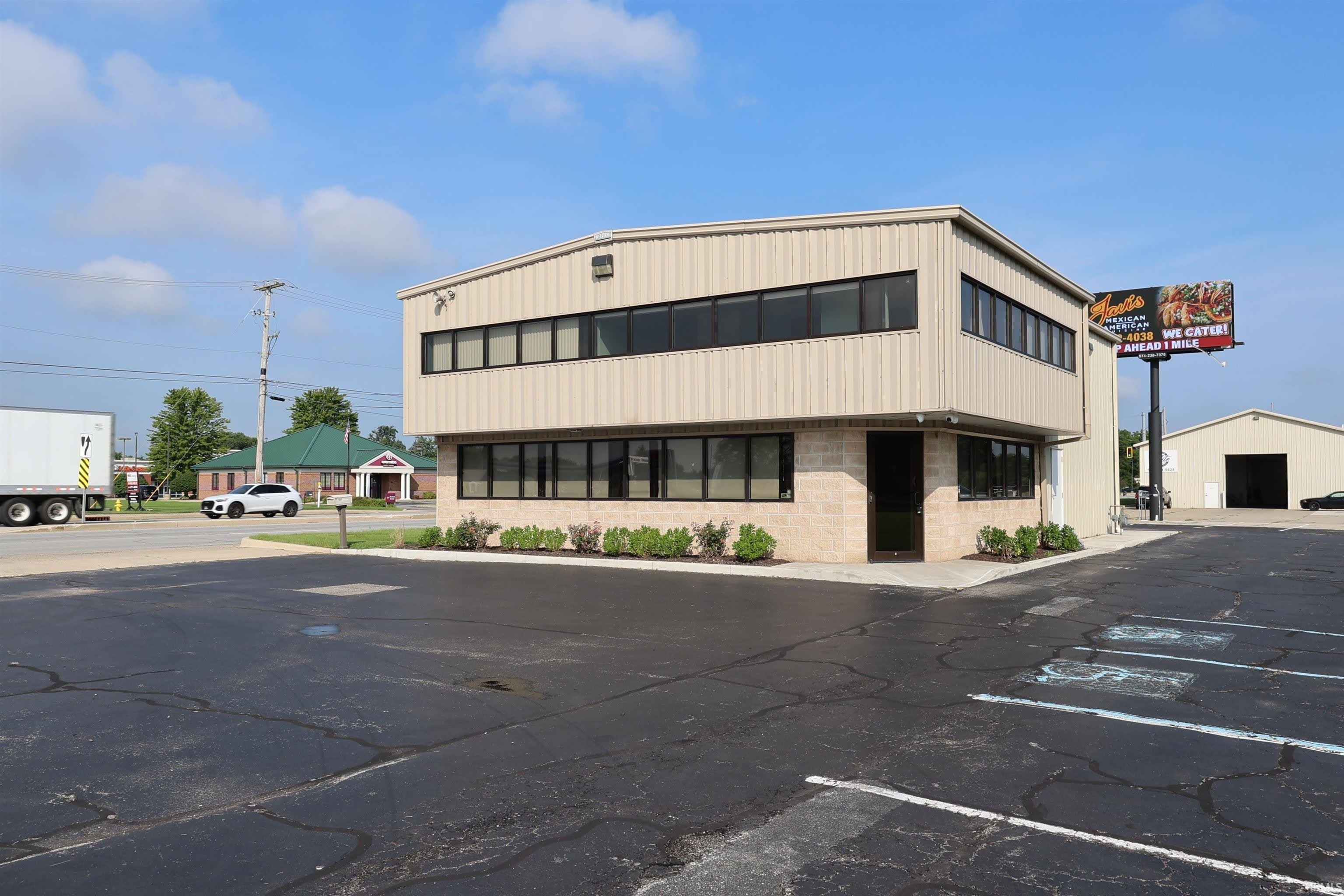 23119 US 33 – photo 1