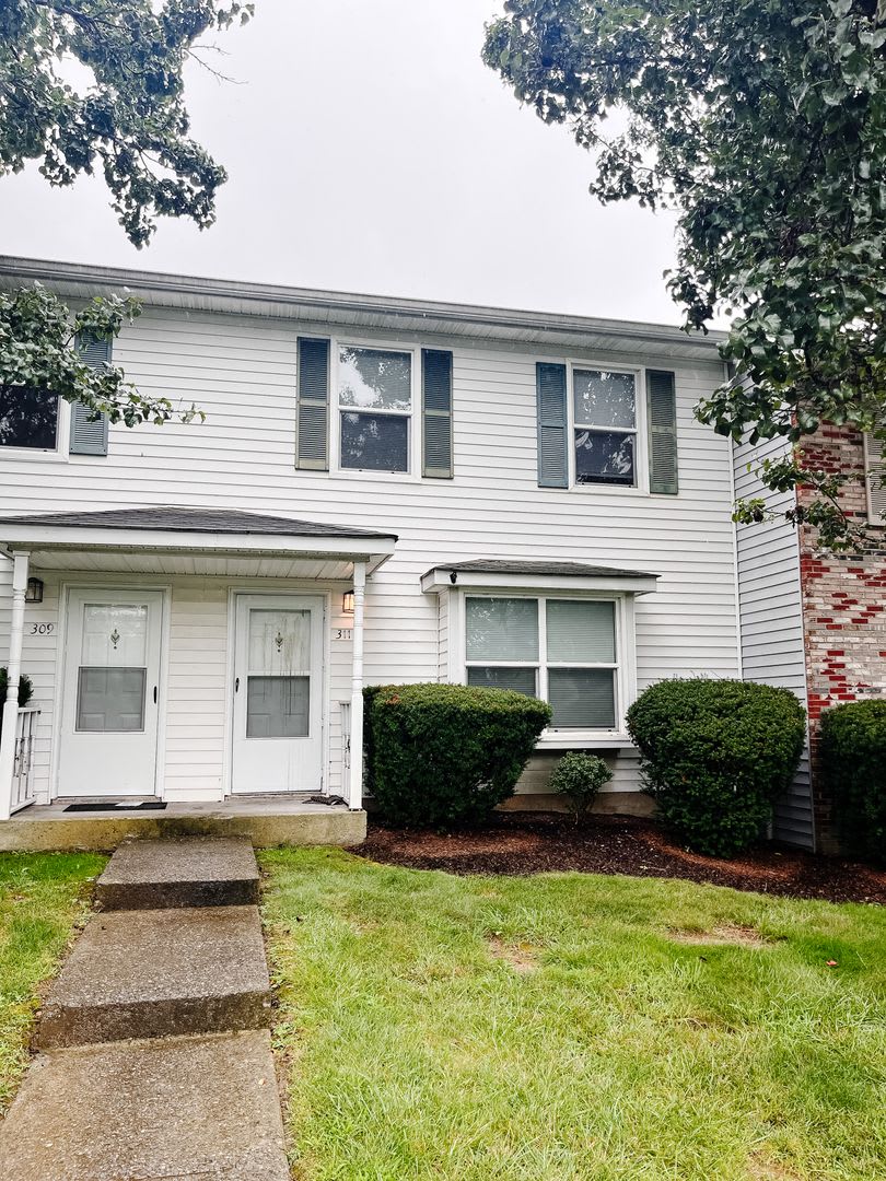 4 Bedroom 2 Bath Townhouse – photo 1