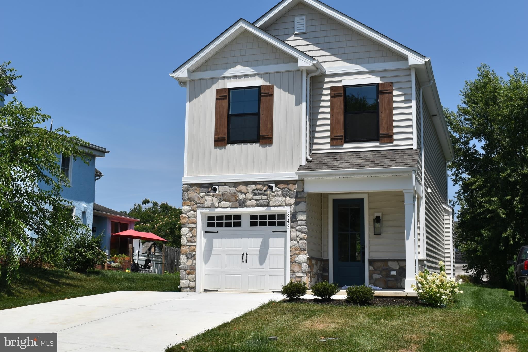 843 ONTARIO Street – photo 1 of 33