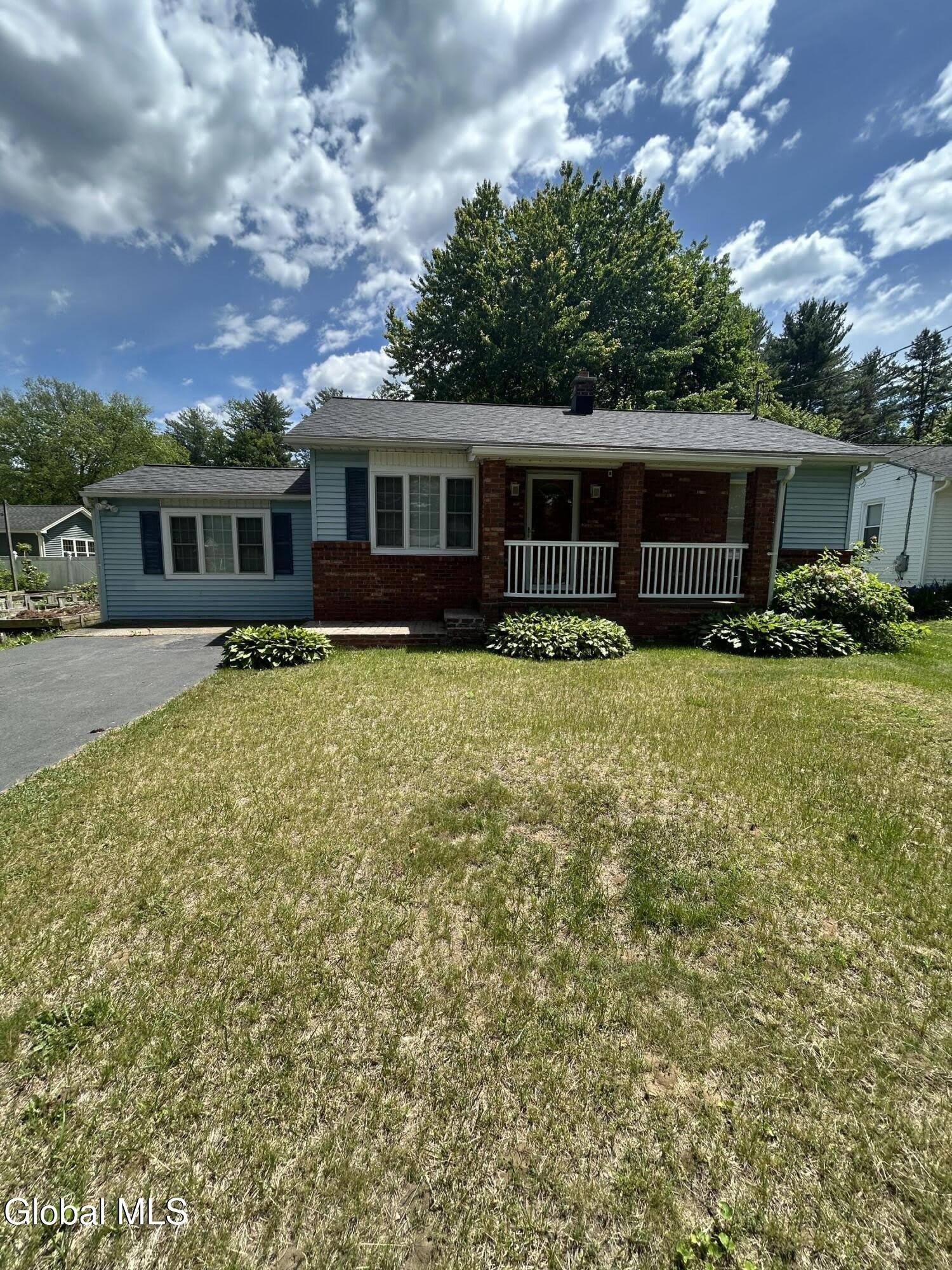 17 Pinewood Road – photo 1 of 15