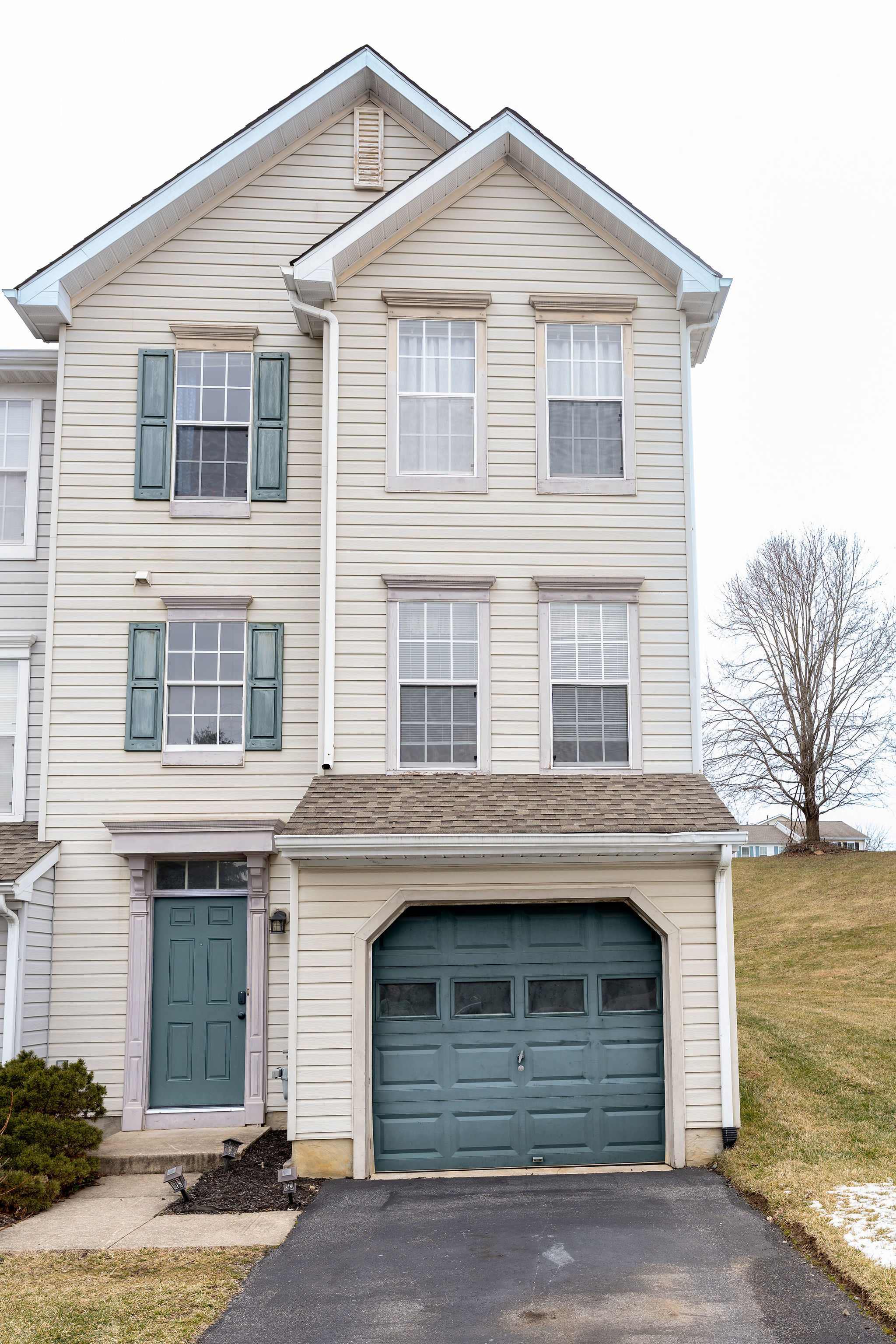 1110 Oakland Court – photo 1 of 12