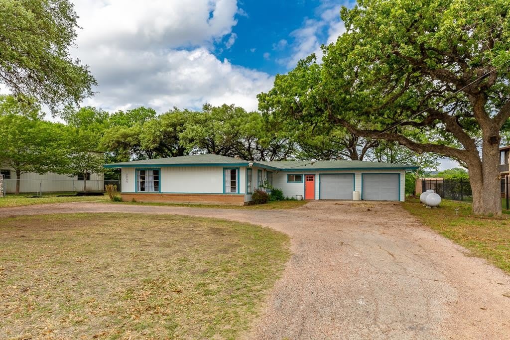 2865 Bandera Hwy – photo 1 of 26