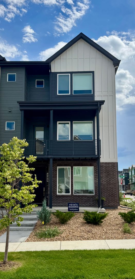 Modern 3-Bedroom Townhome in Erie – photo 1