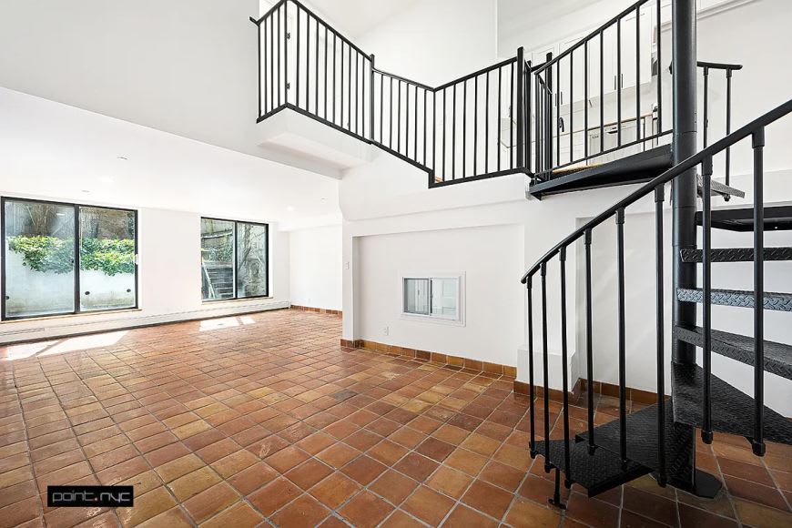 300 West – photo 1