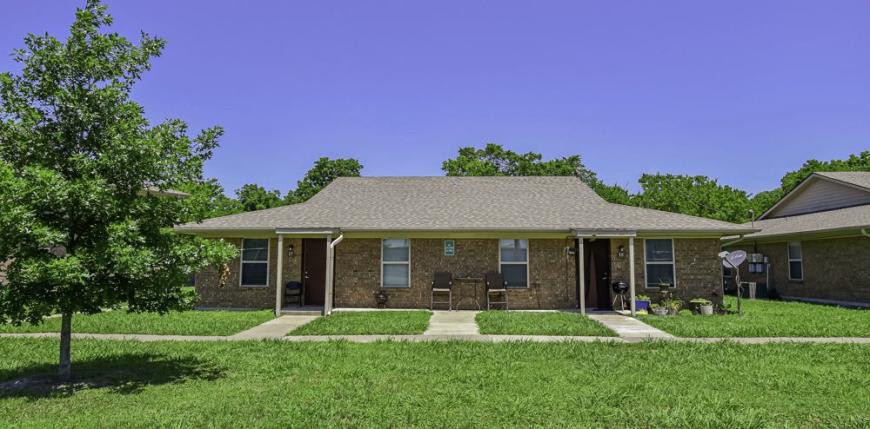 200 Daniel Dr – photo 1 of 10