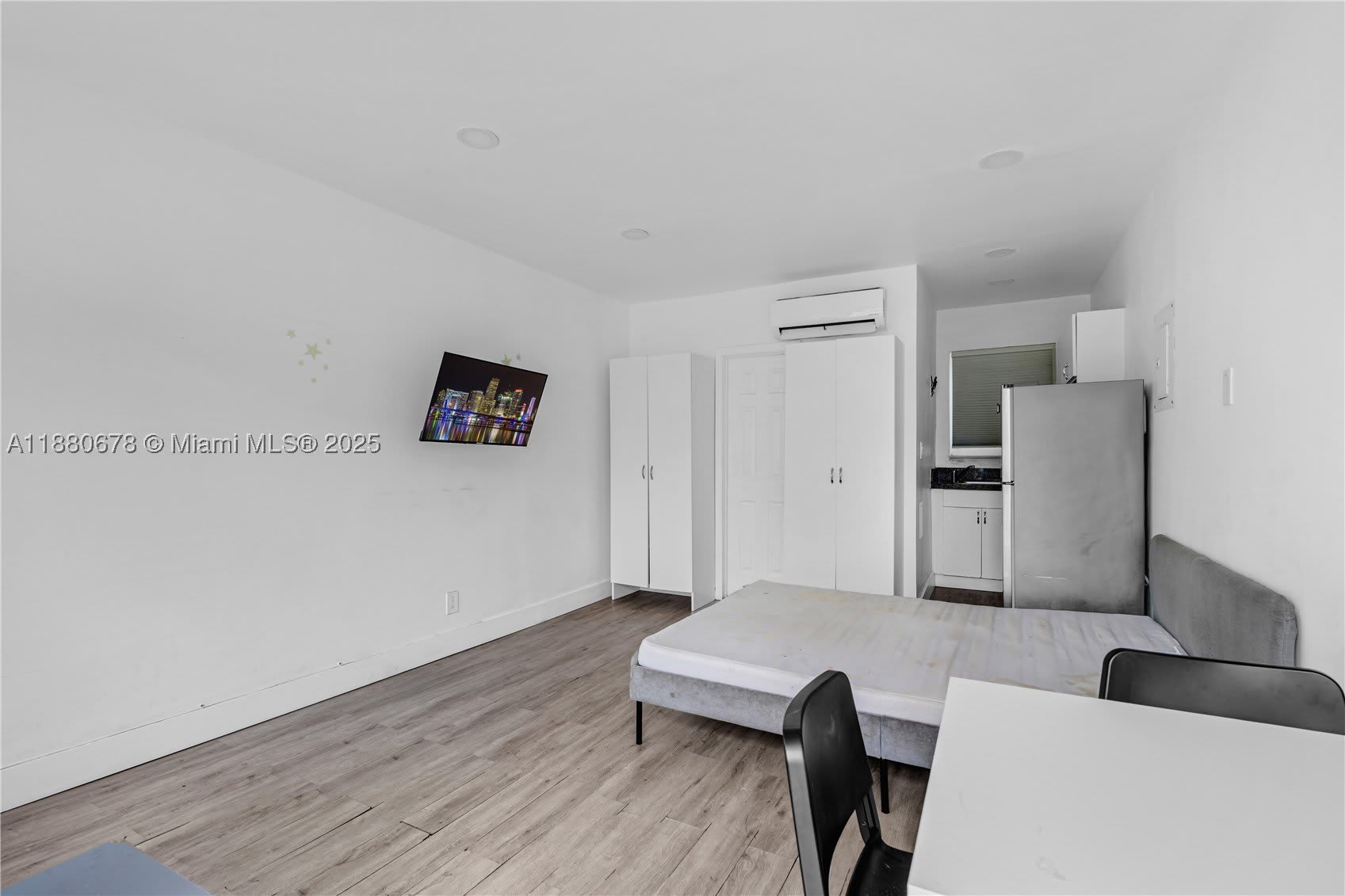 110 NW 9th Ave – photo 1