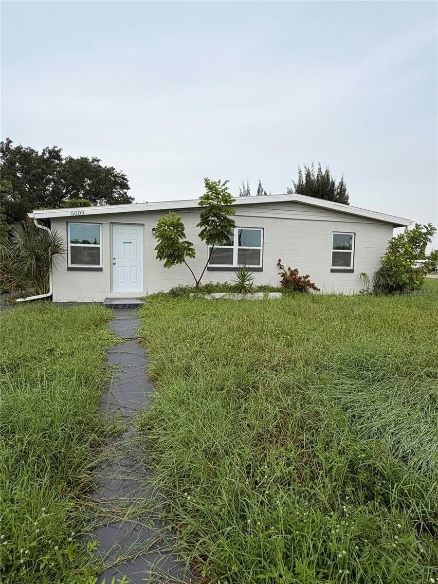 5009 BULLARD Street – photo 1