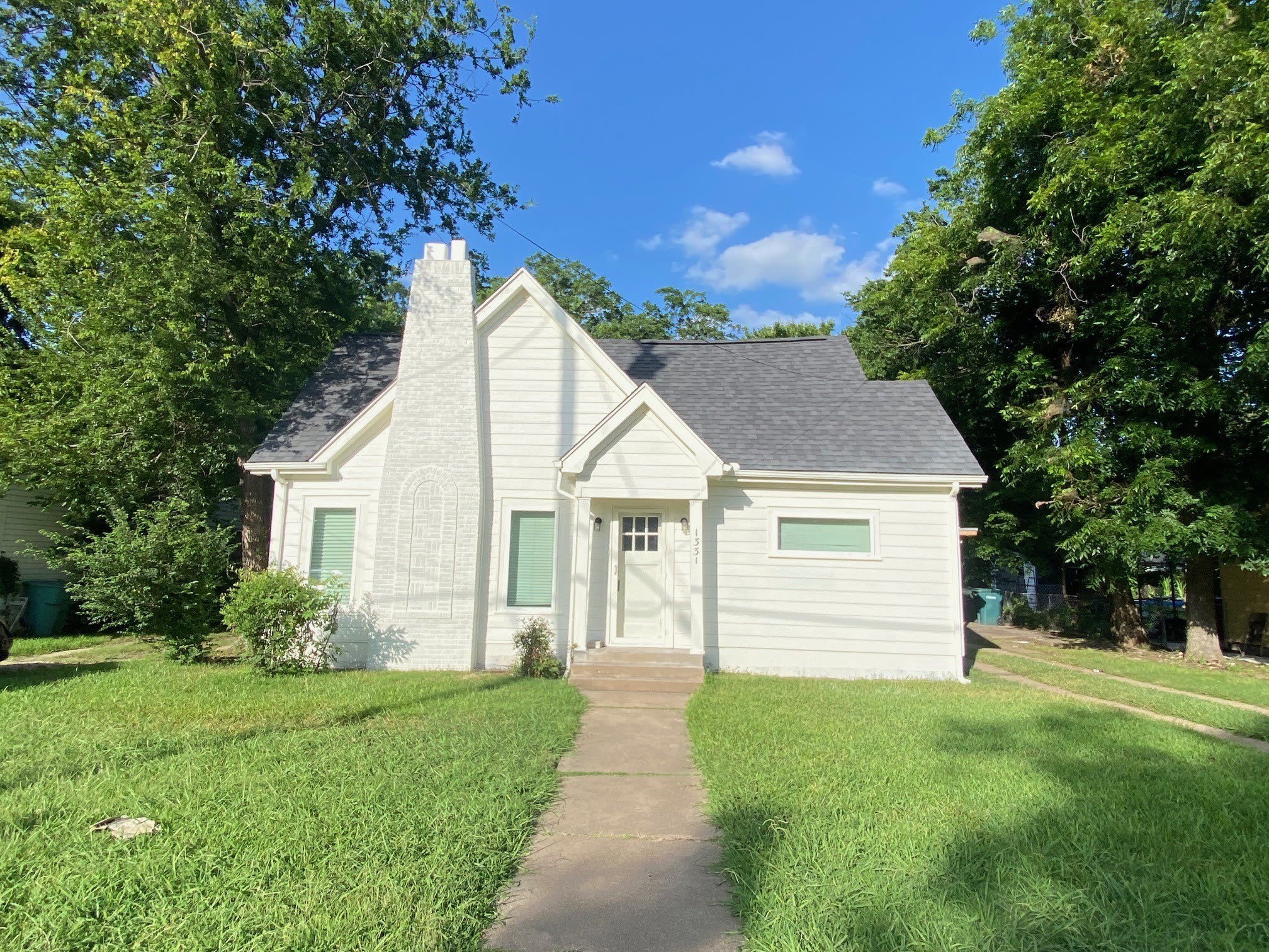 1331 S Travis Street – photo 1 of 18
