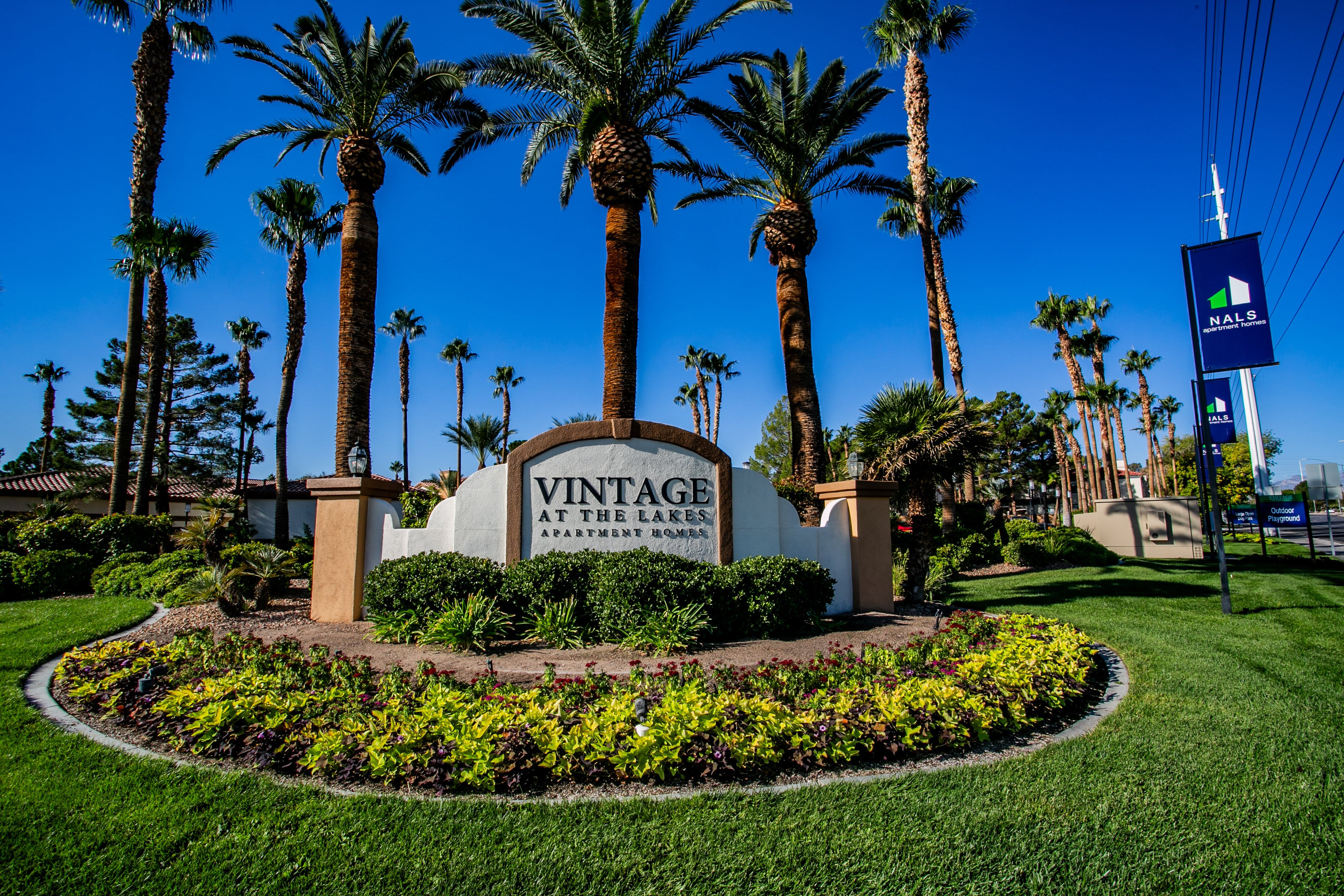Vintage at The Lakes Apartment Homes – photo 1