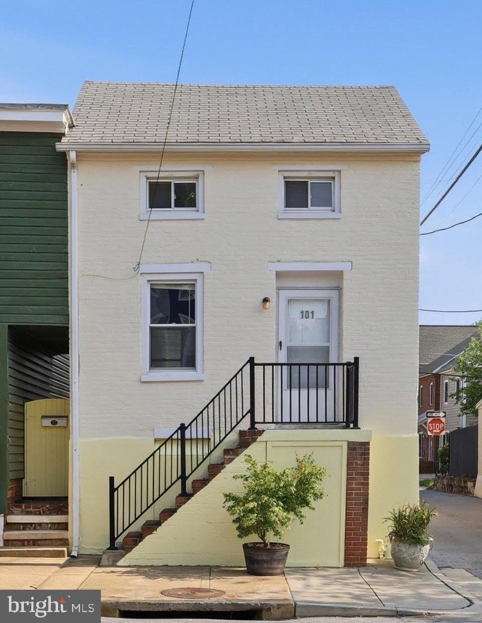 101 W 5TH Street W – photo 1