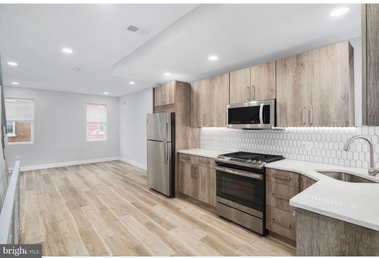23 E SILVER Street – photo 1