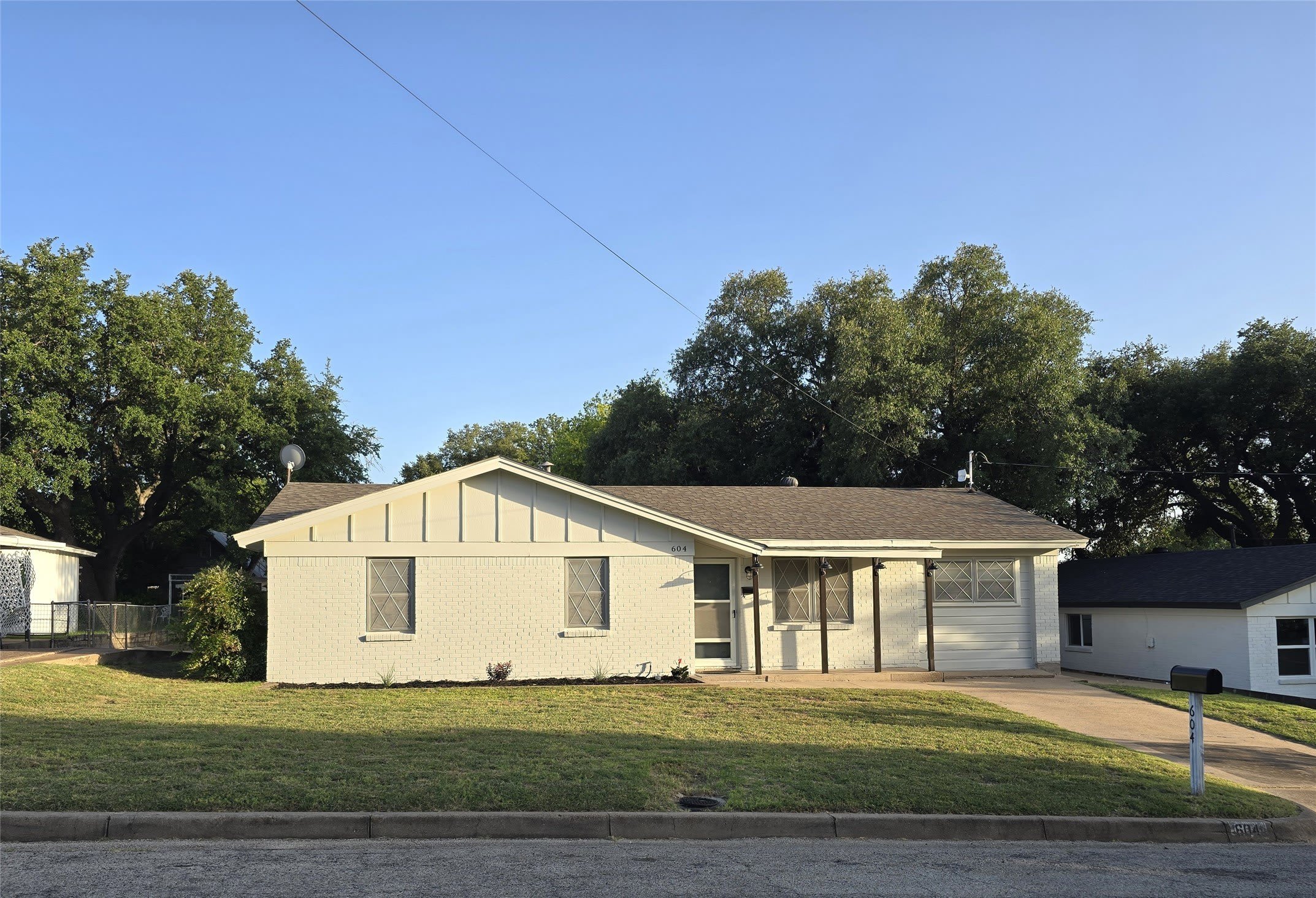 604 E 4th Street – photo 1