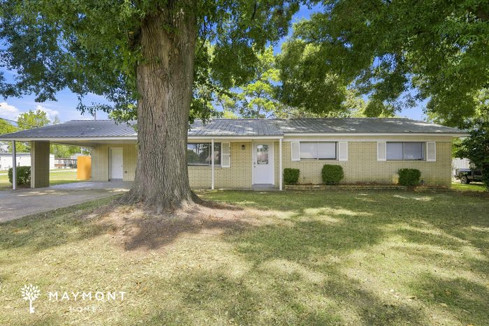 226 Greer Drive – photo 1 of 14