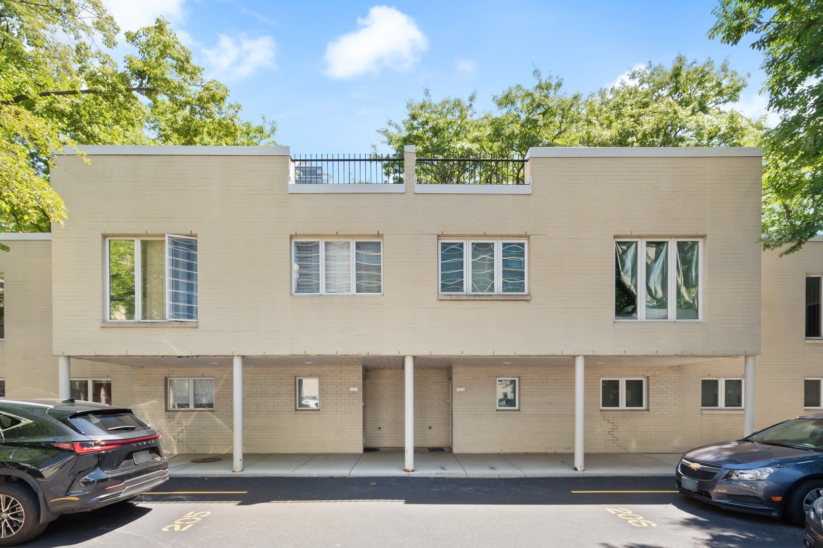 1069 S Park Terrace – photo 1