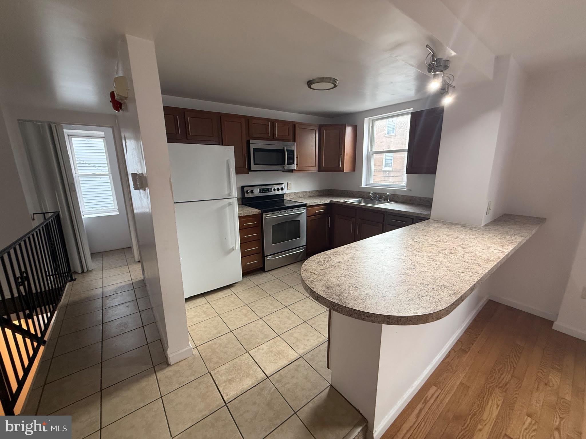 600 E GIRARD Avenue – photo 1