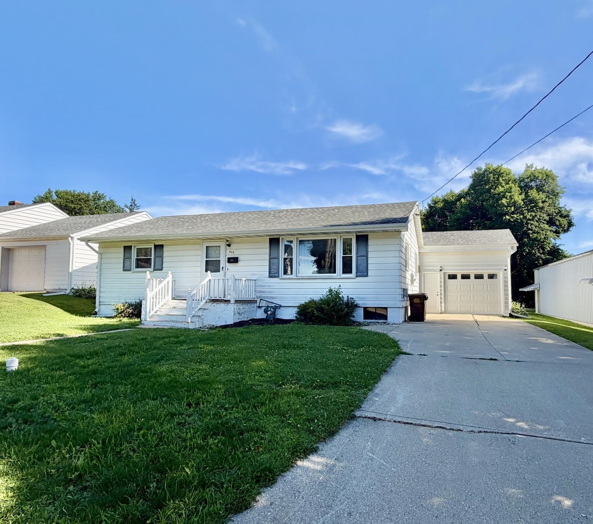 415 W Locust Street – photo 1 of 12