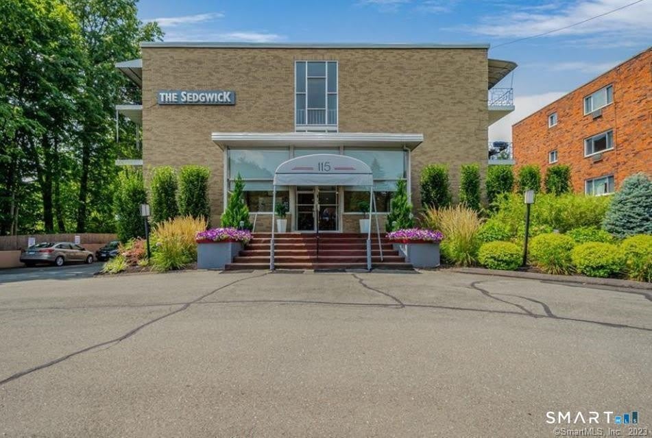 115 S Main Street – photo 1