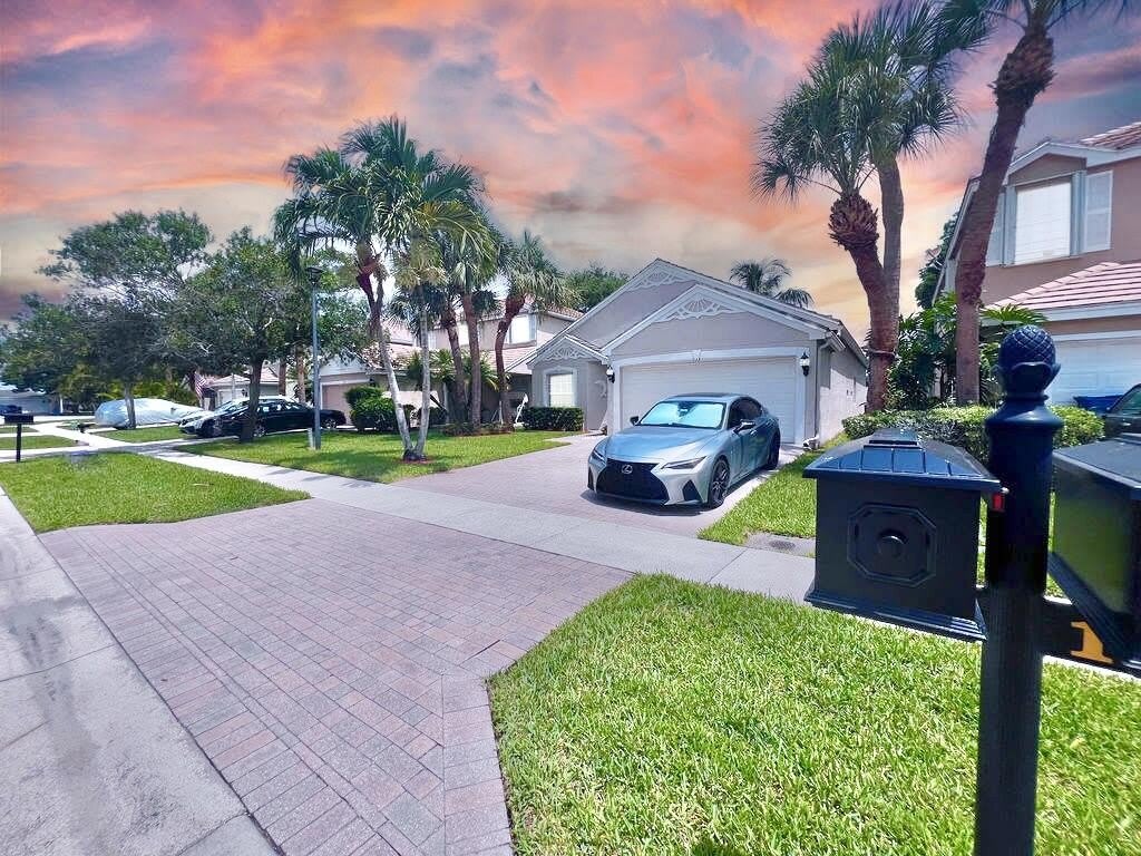 137 Canterbury Place – photo 1