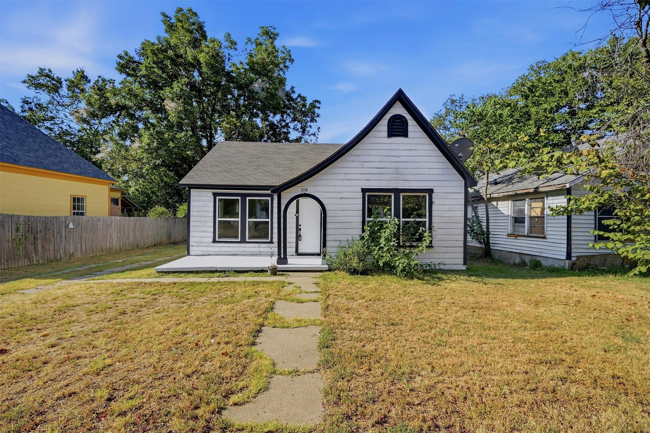 716 W Heron Street – photo 1