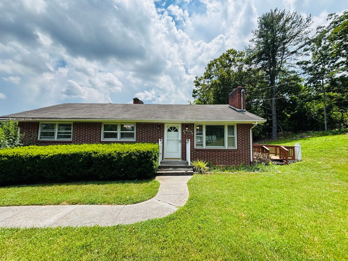 3 Bedroom, 2 Bath House with Huge Yard – photo 1 of 14