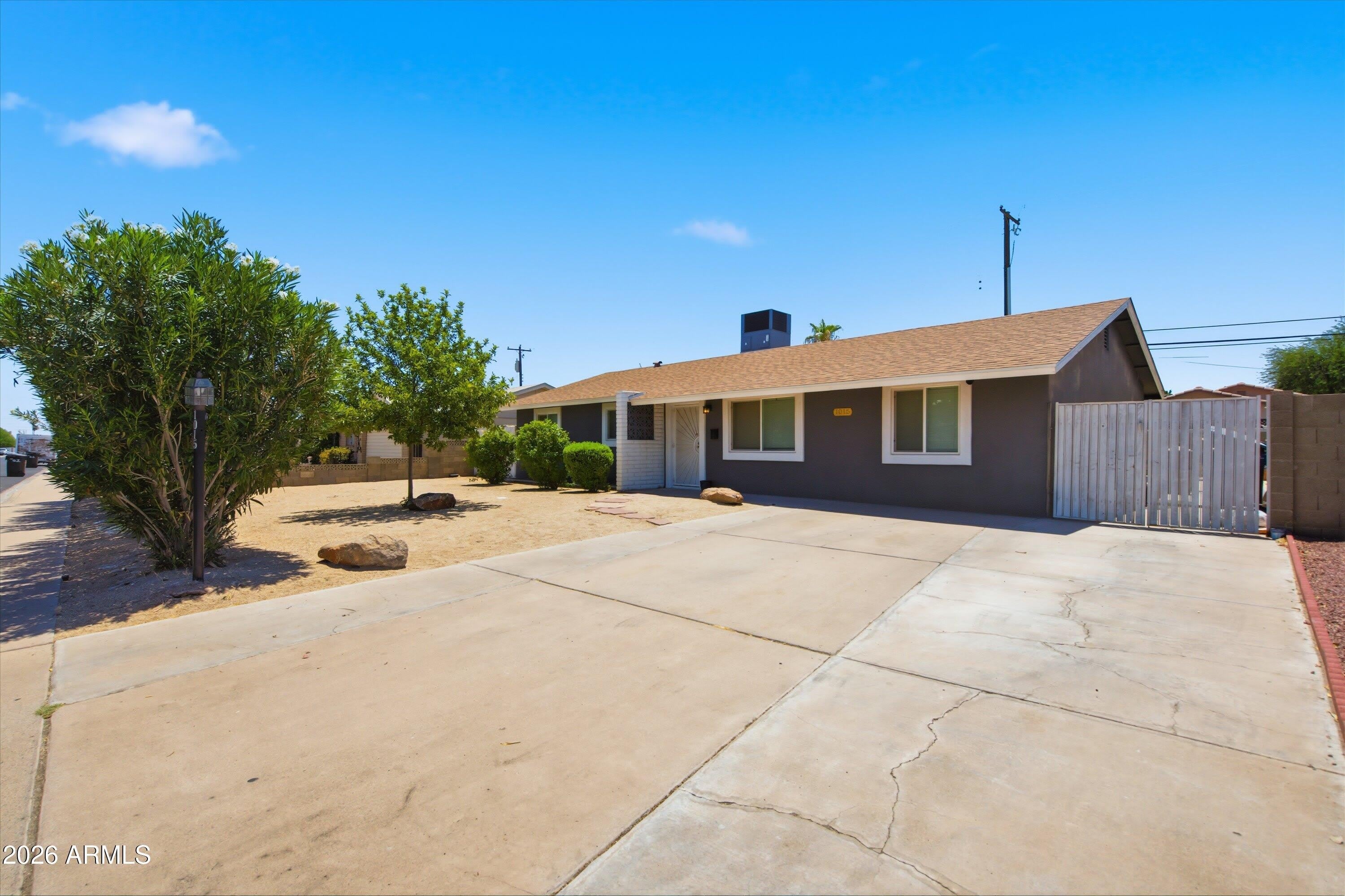 1015 E MARIGOLD Lane – photo 1