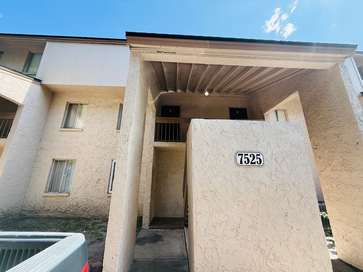Charming 3 bedroom 1.5 bath condo for rent – photo 1 of 33