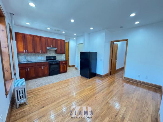 471 Seventh Avenue – photo 1