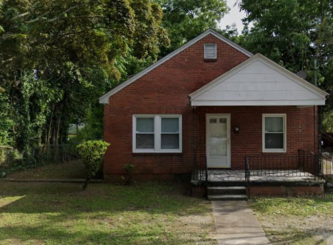 1102 E Elm St – photo 1