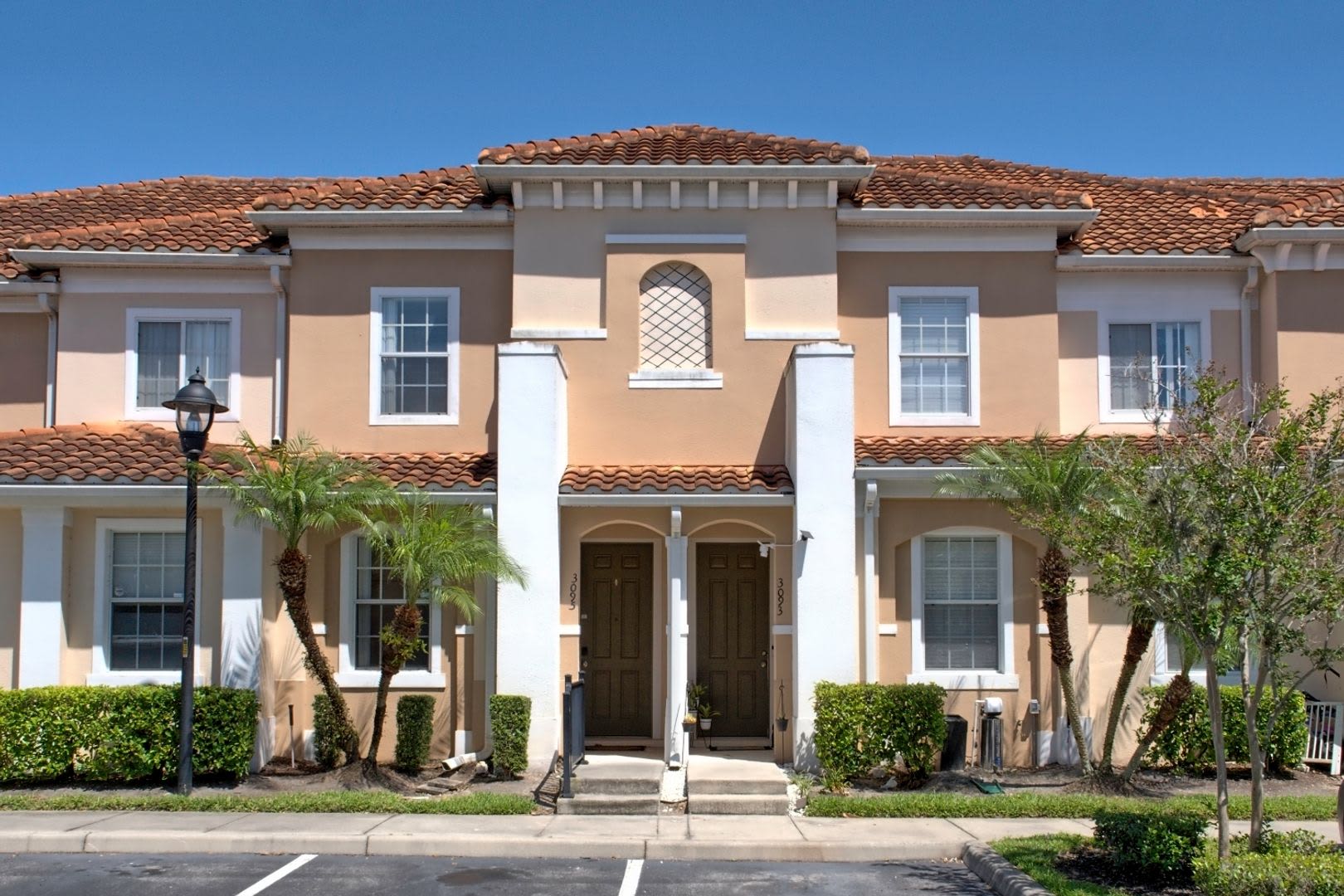 Gorgeous Furnished Townhome Close to Disney Available Now!! – photo 1