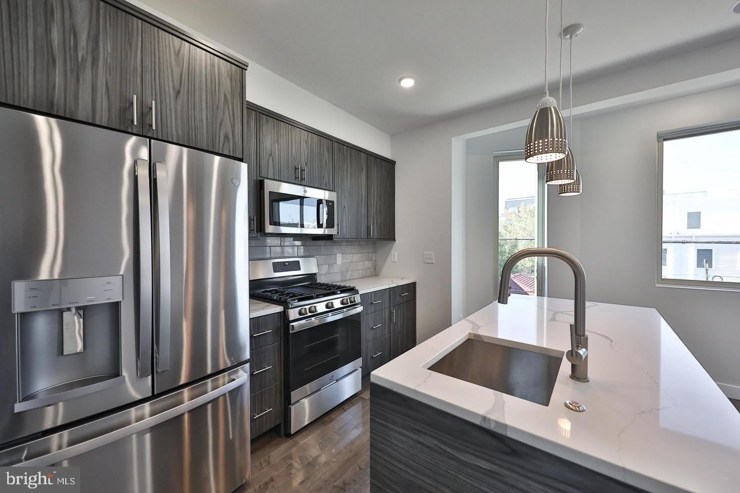 1939 N DARIEN Street – photo 1