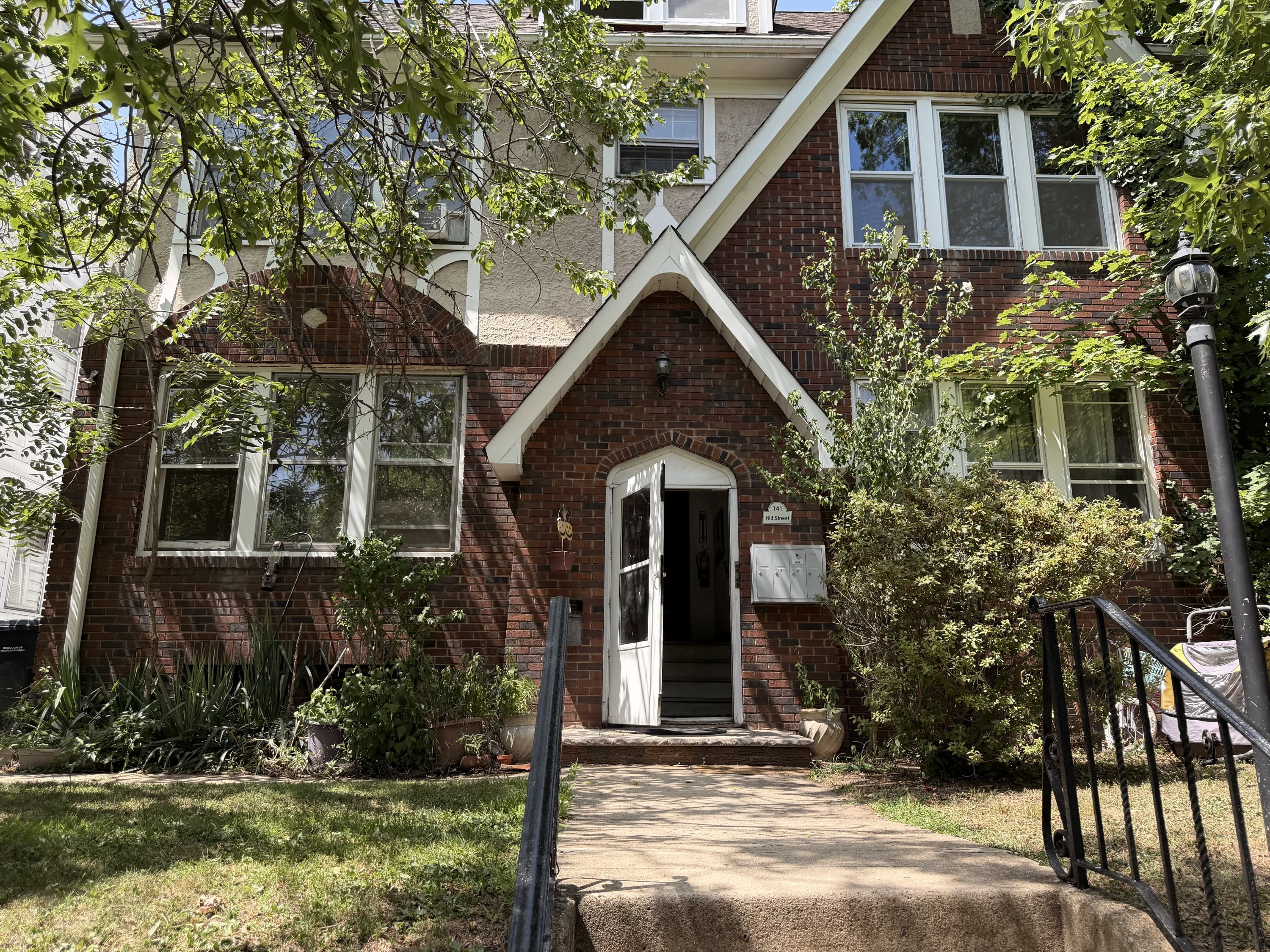 141 Hill St – photo 1 of 9