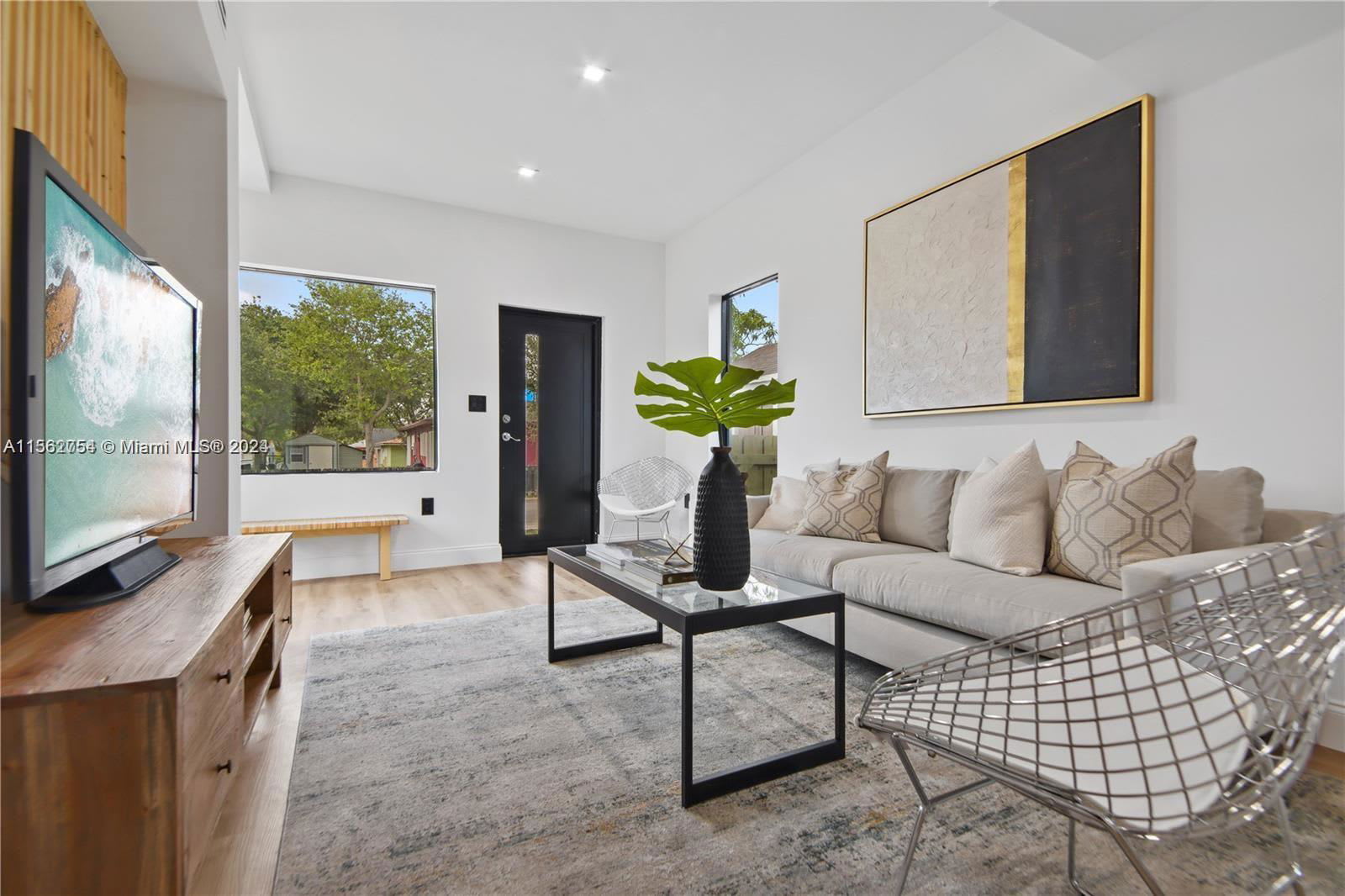 6319 Southwest 60th Avenue – photo 1