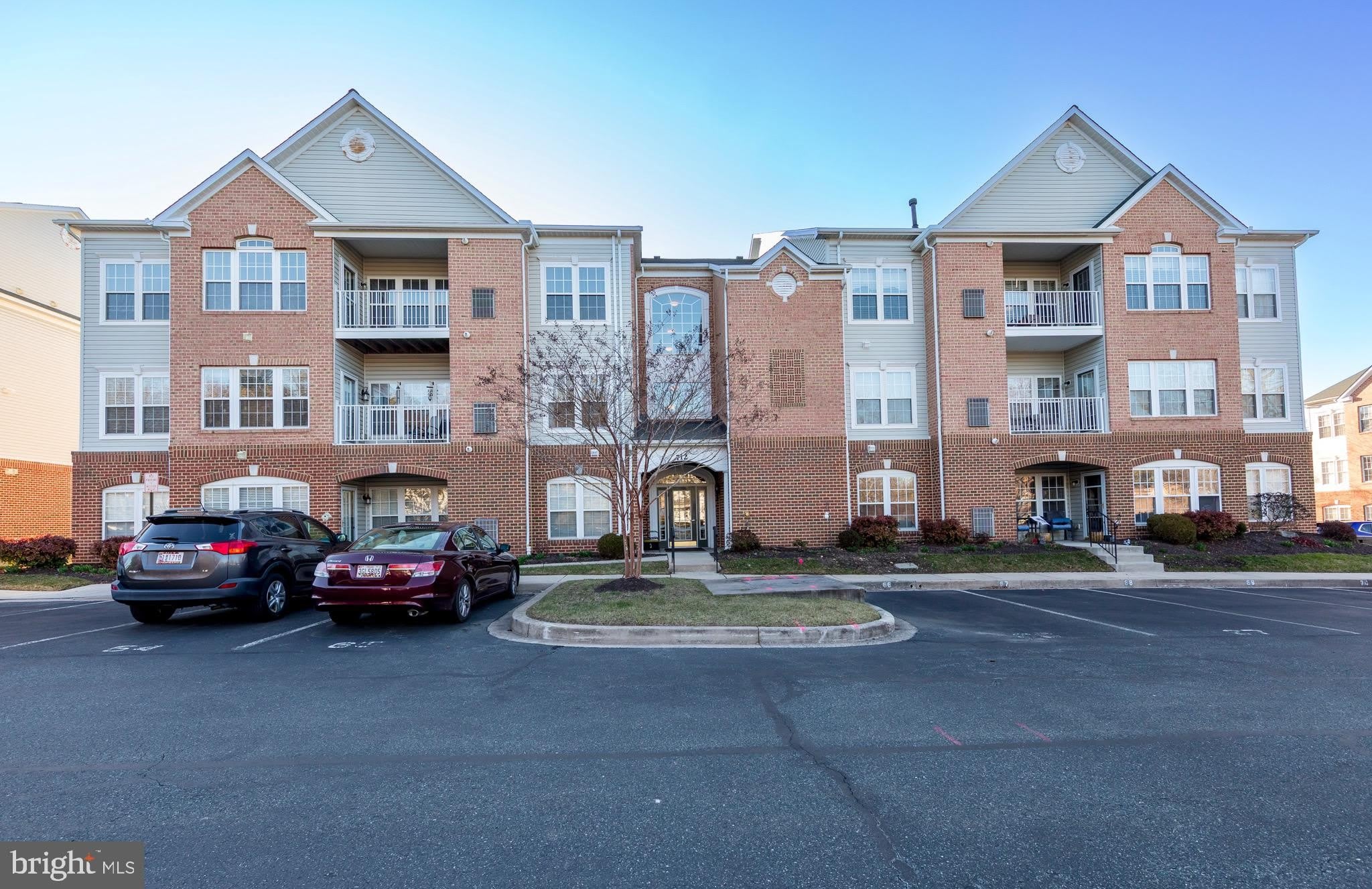 712 Kings Path – photo 1 of 157