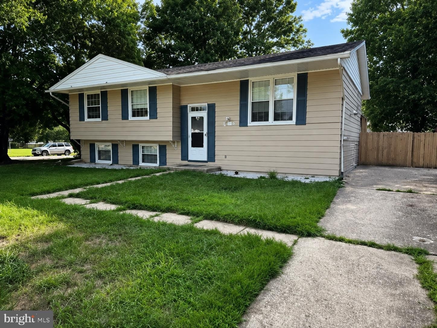 8018 Hammond Street – photo 1 of 230