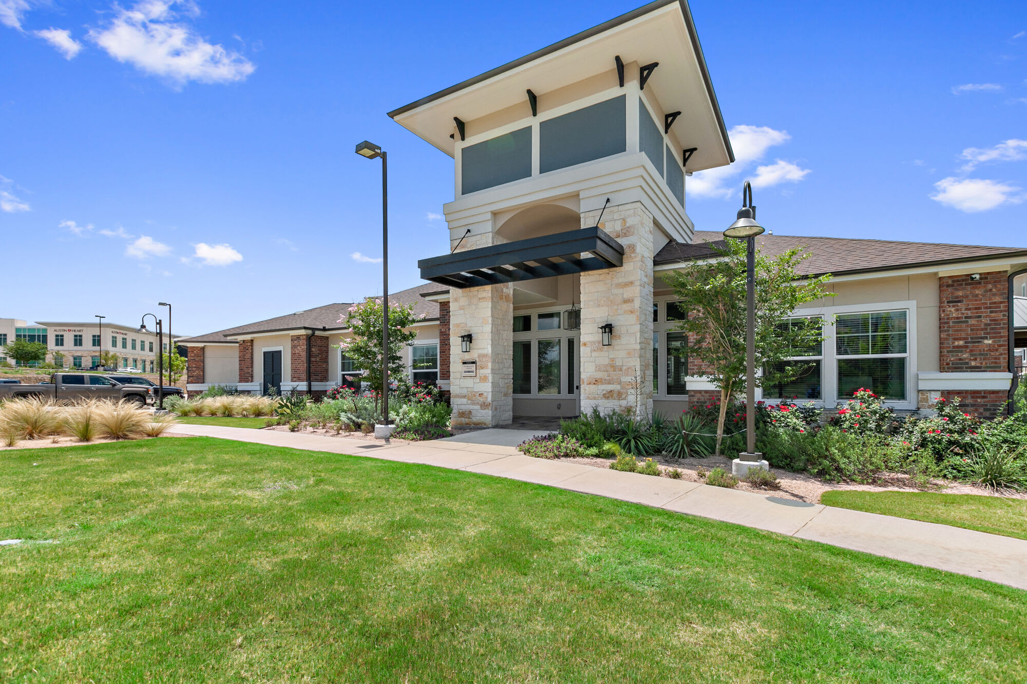 Sadler House Luxury Apartment Homes – photo 1