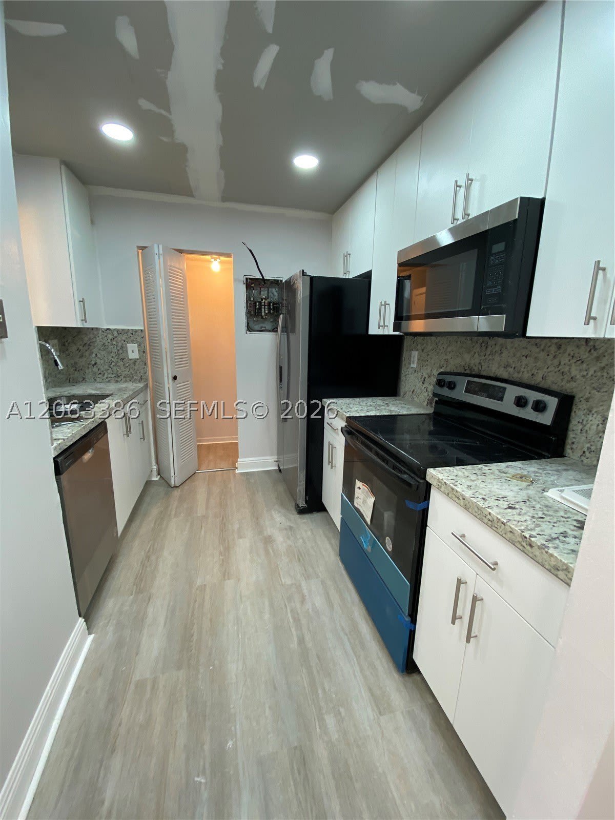 556 NW 114th Ave – photo 1 of 21
