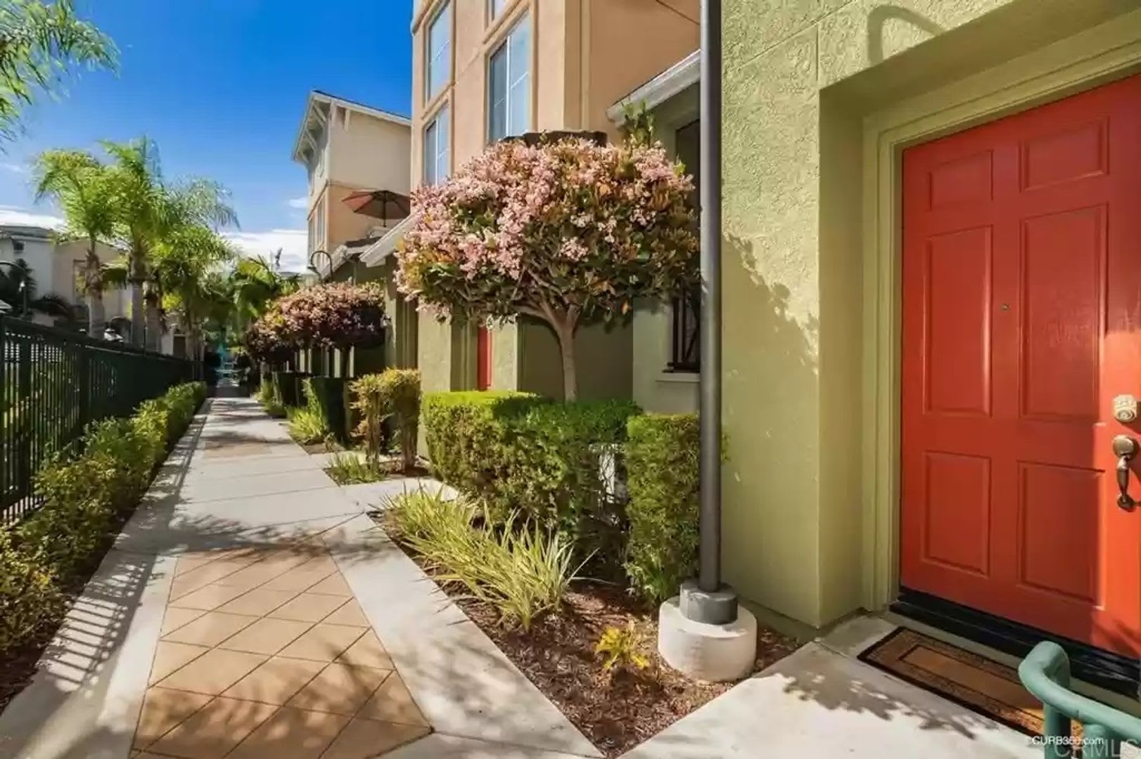 Designer Kearny Mesa 2br/2ba Townhome in Tribeca at Spectrum – photo 1