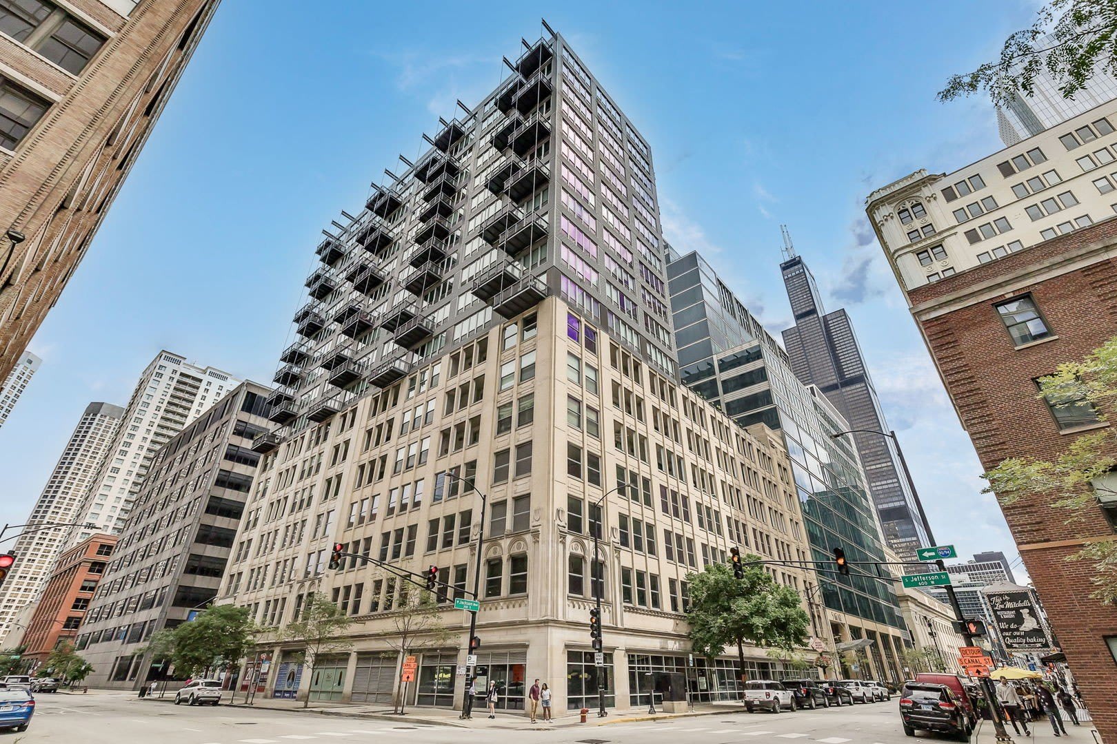 565 W Quincy Street – photo 1