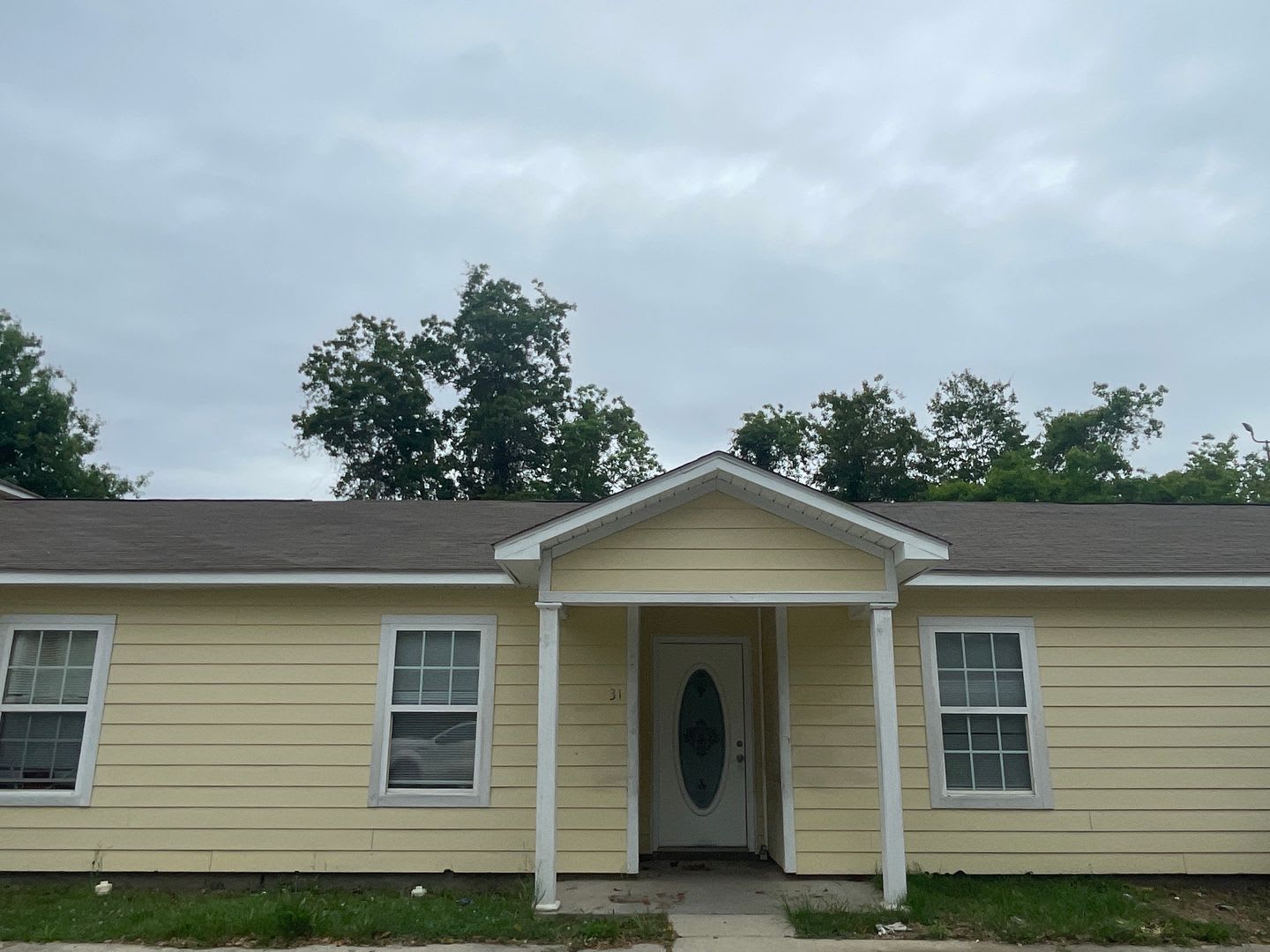 3 BEDROOM 2 BATH READY FOR YOU! – photo 1
