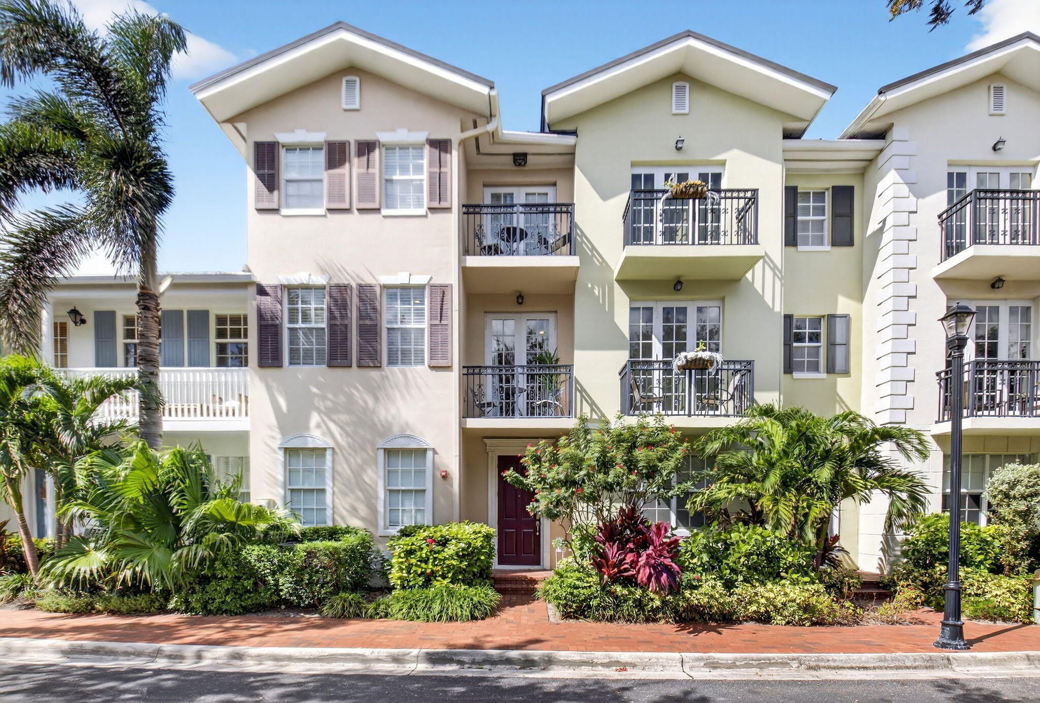1054 E Heritage Club Circle – photo 1 of 53
