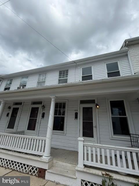 123 W KING Street – photo 1 of 5