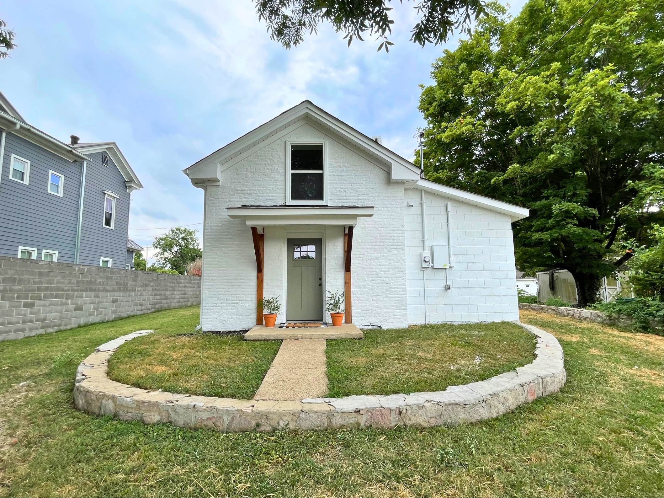 229 Magnolia Pl – photo 1 of 13