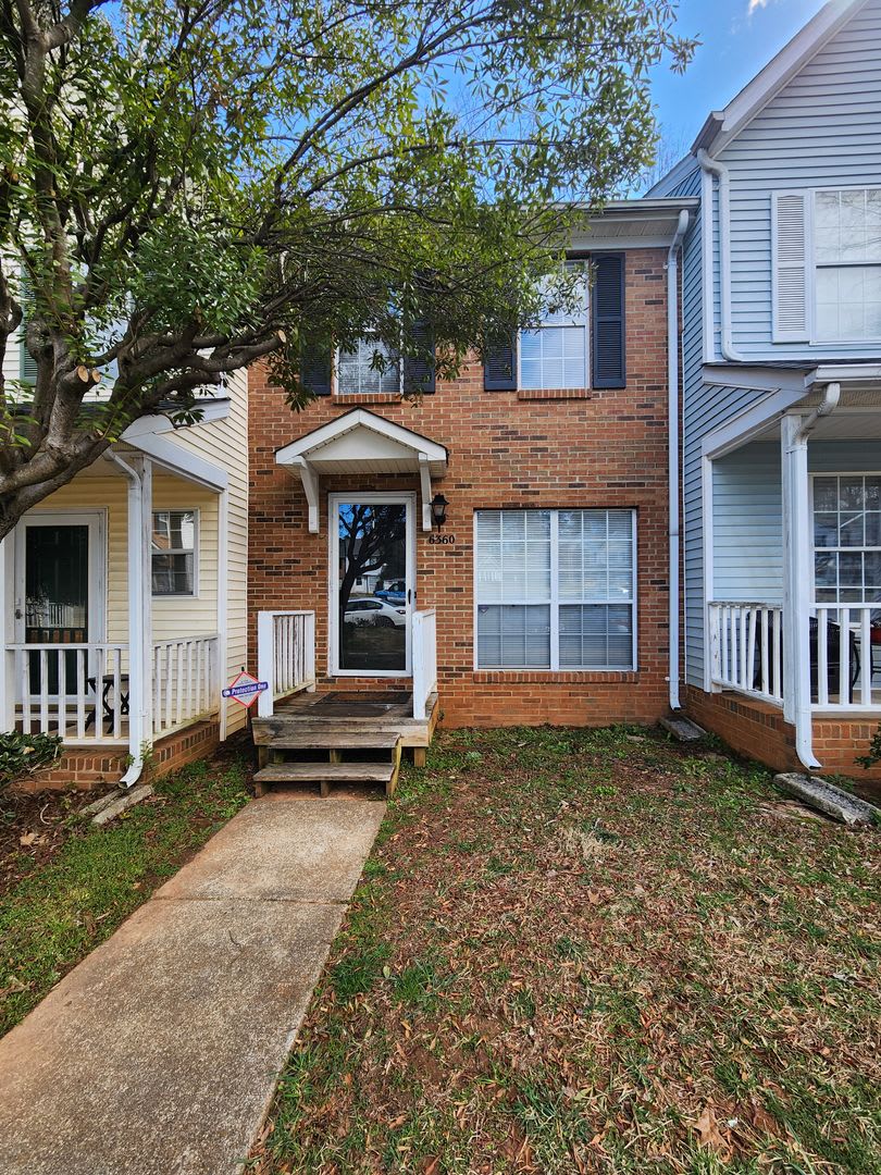2 Bedroom Townhome in Windsor Grove – photo 1