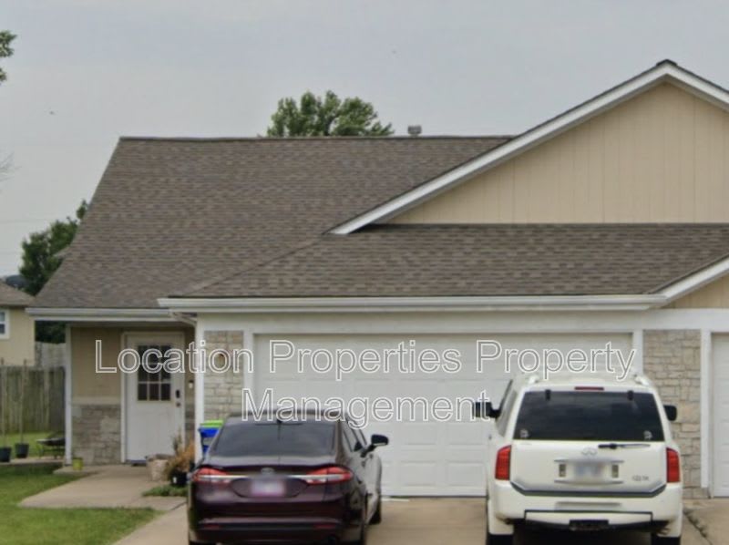 318 Creekside Court – photo 1 of 8