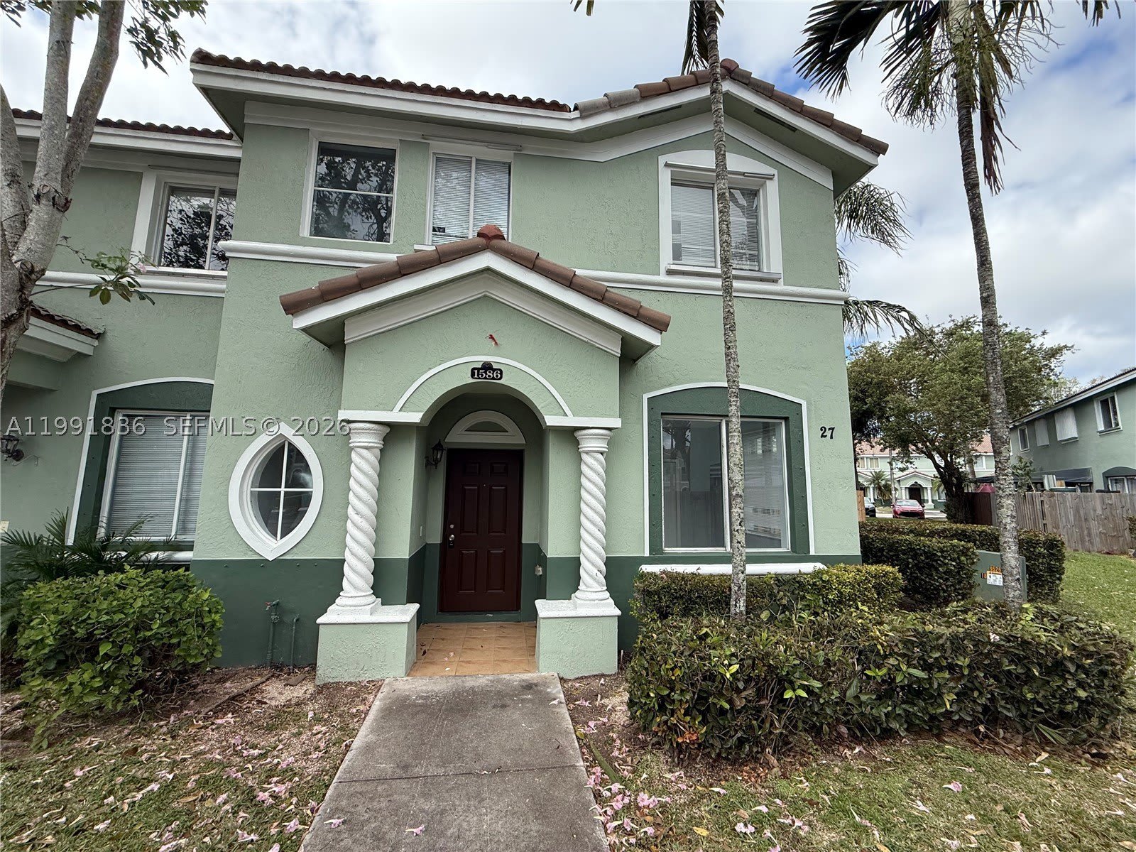 1586 SE 27th Ct – photo 1