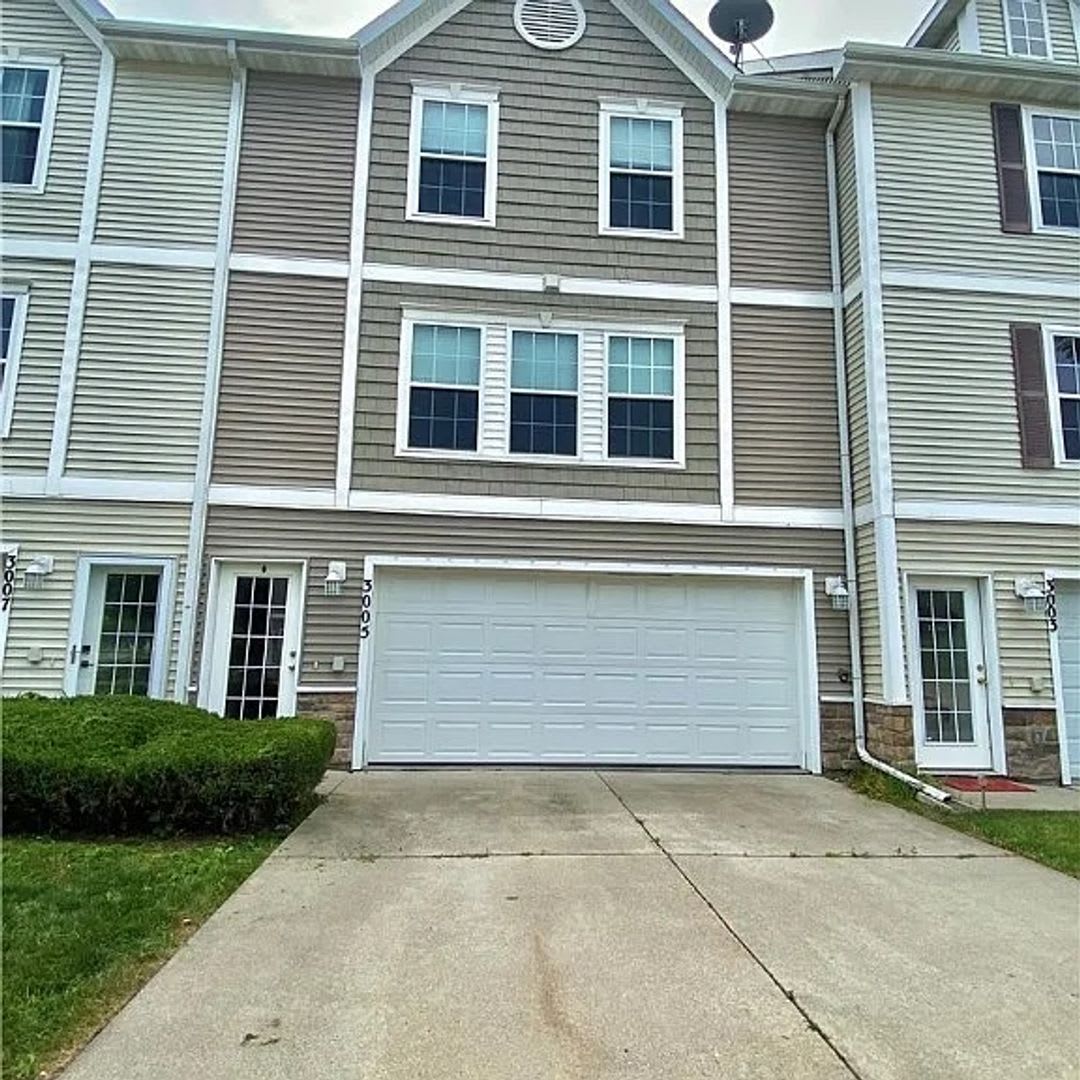 Townhouse for Rent! – photo 1