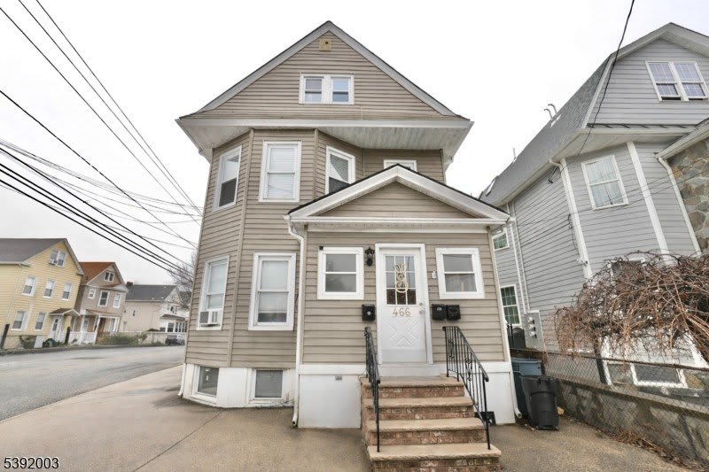 466 Cortlandt St 2nd Floor – photo 1 of 17