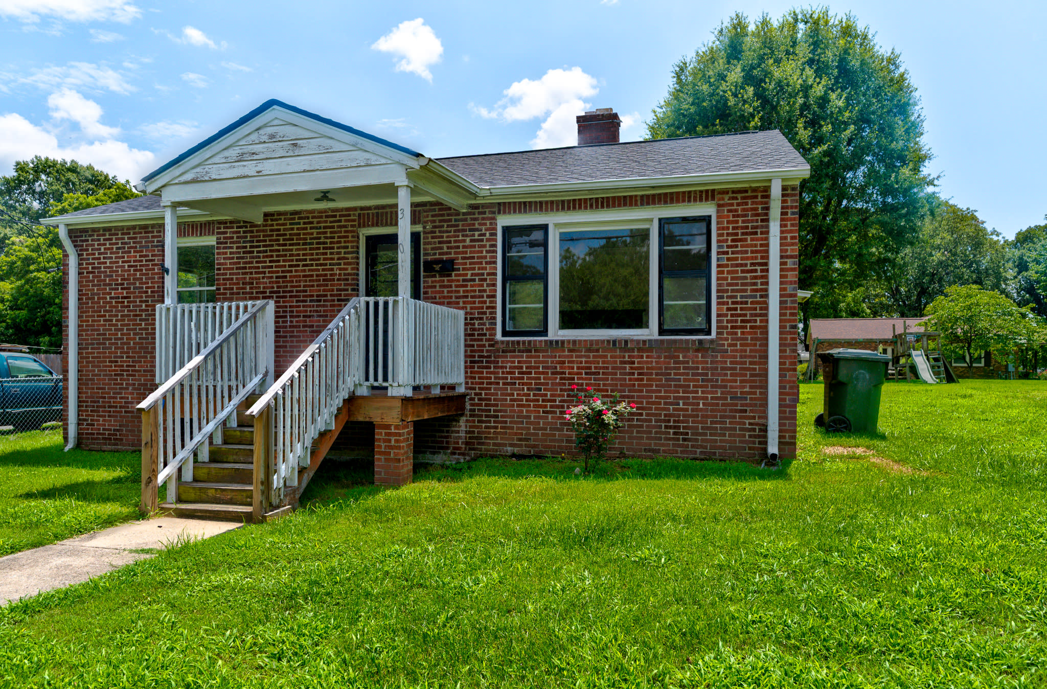 300 E Academy St – photo 1 of 7