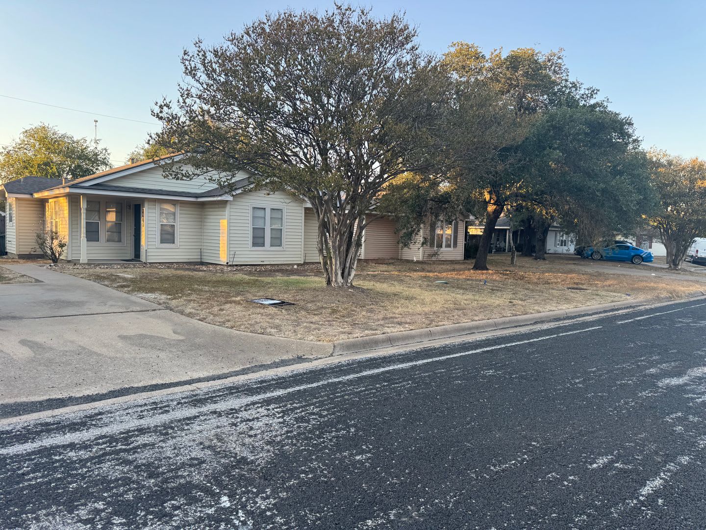 IMMEDIATE MOVE IN! Cute 3 Bedroom 1.5 Bathroom Home on Cul-de-sac in Bryan – photo 1