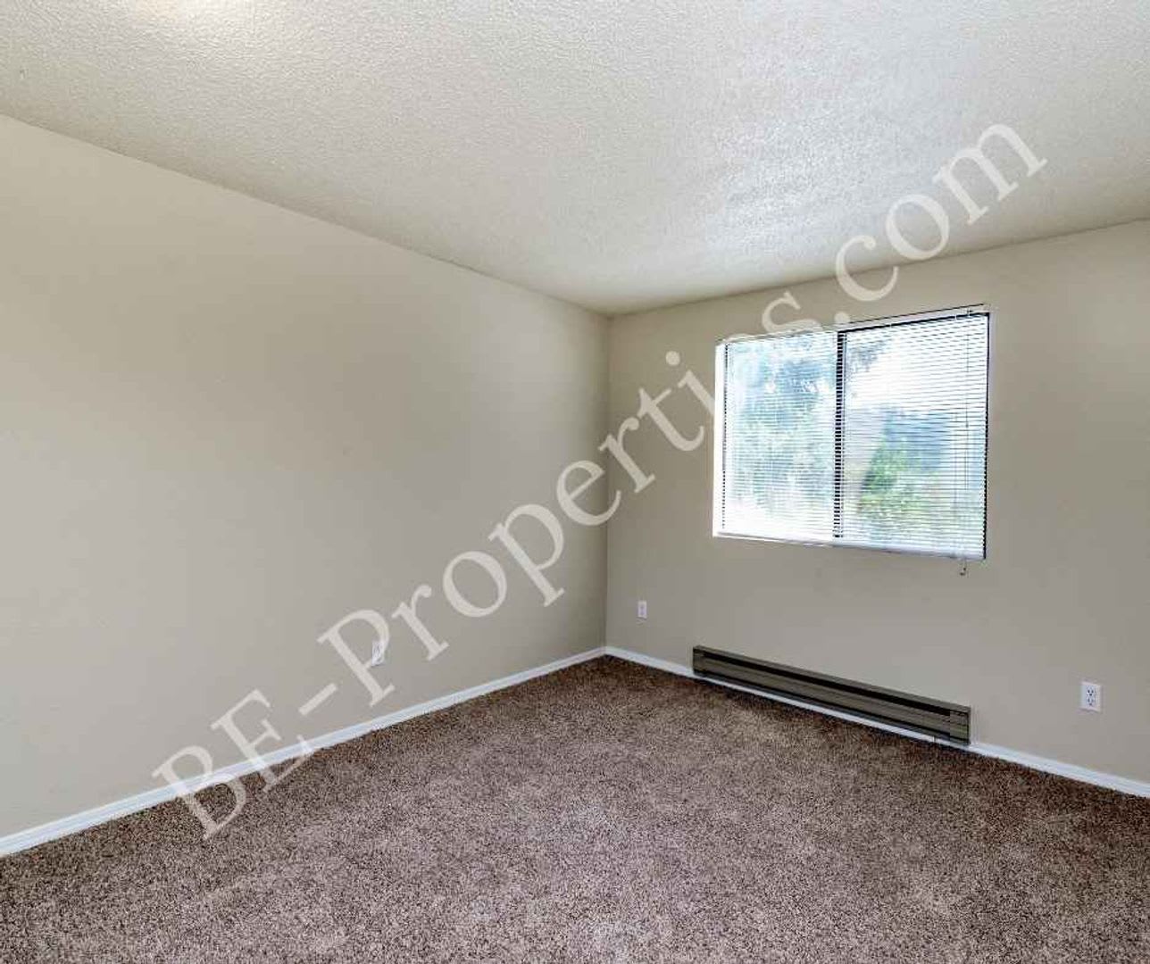 Cozy 1 Bedroom in the By The Green Community. – photo 1